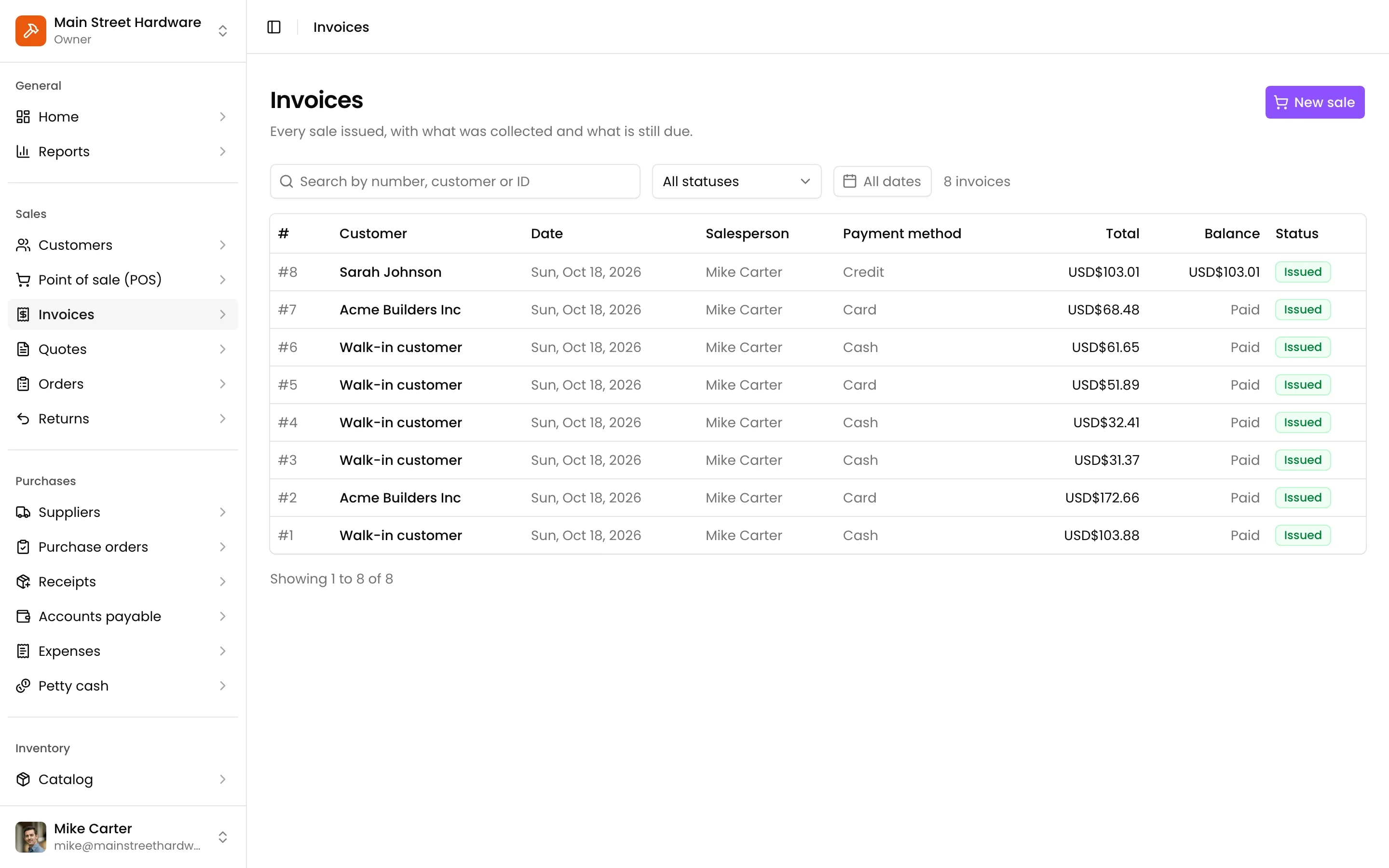 The invoice list with the customer, the payment method, the total and the status