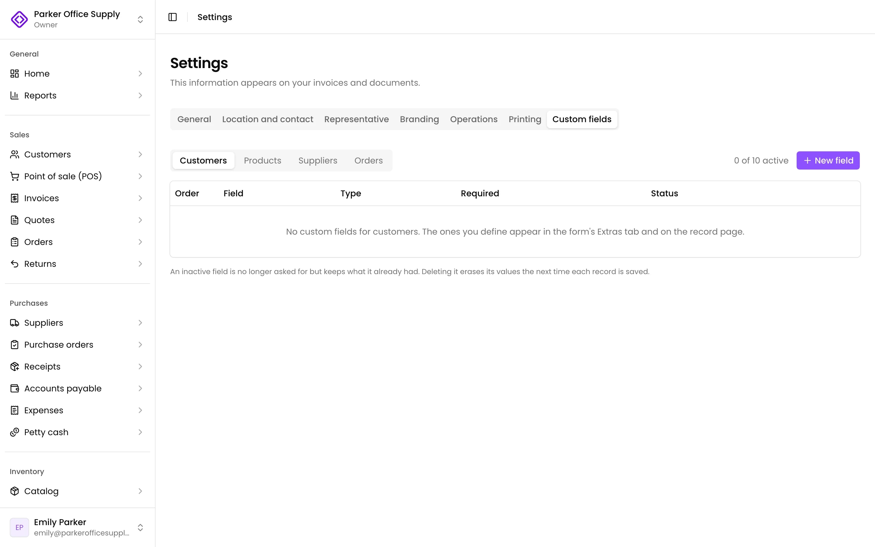 Settings, Custom fields tab, with a custom field on customers